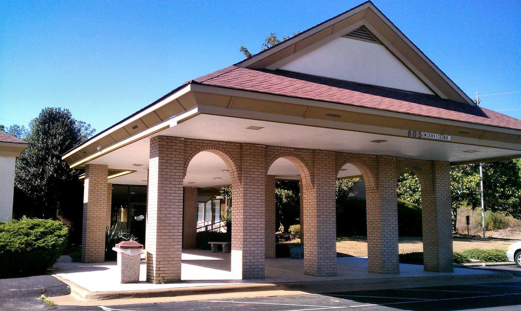 Days Inn & Conf Center By Wyndham Southern Pines Pinehurst Zewnętrze zdjęcie